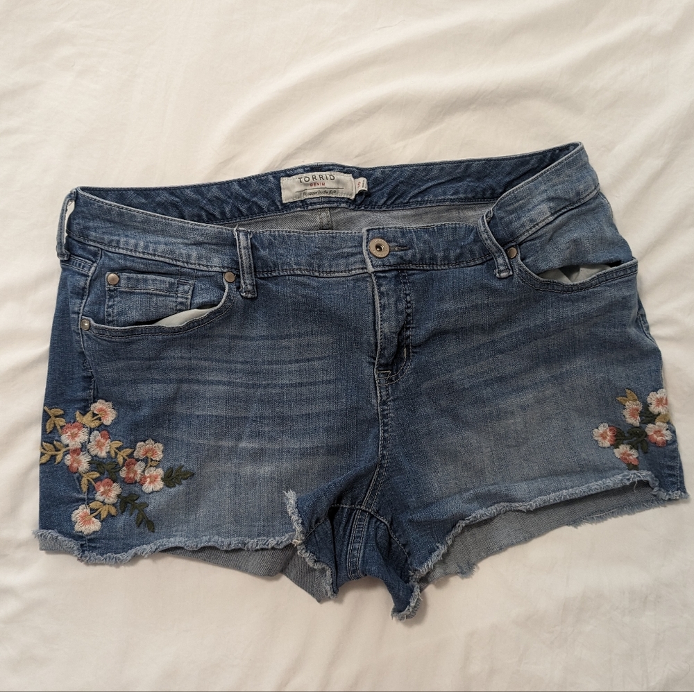 Torrid size 16 floral embroidered blue jean shorts